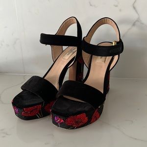 Valentino pumps. Size 8/38